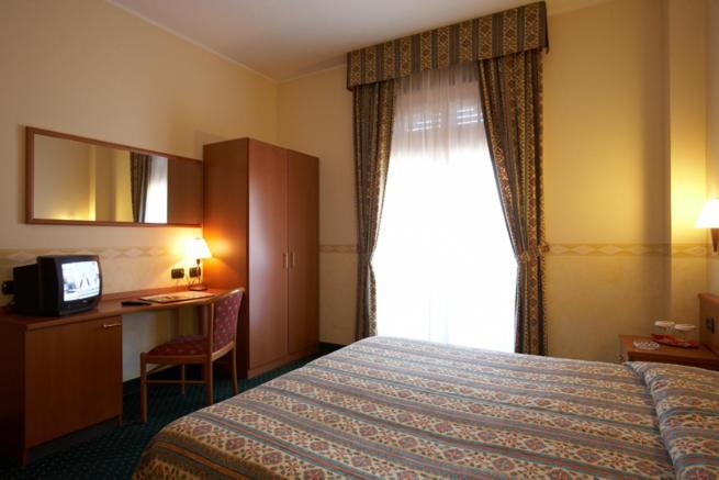 Dropiluc Hotel Druento Ngoại thất bức ảnh