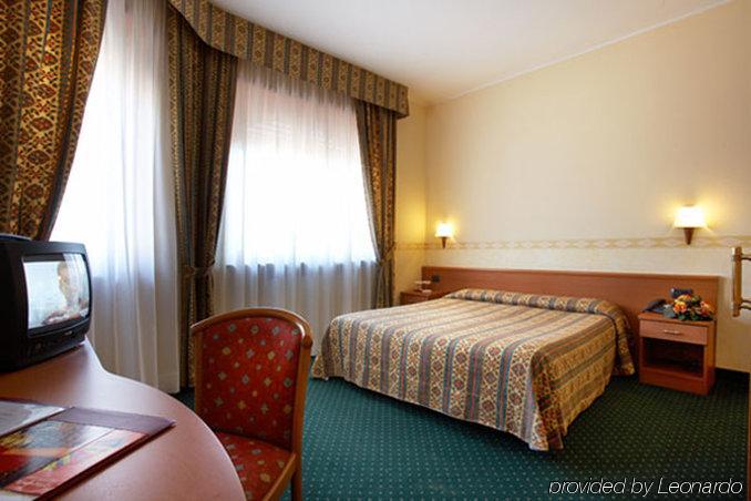 Dropiluc Hotel Druento Phòng bức ảnh