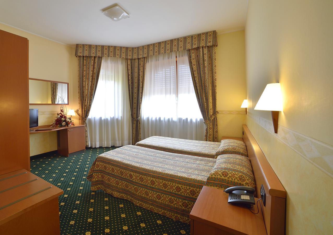 Dropiluc Hotel Druento Ngoại thất bức ảnh